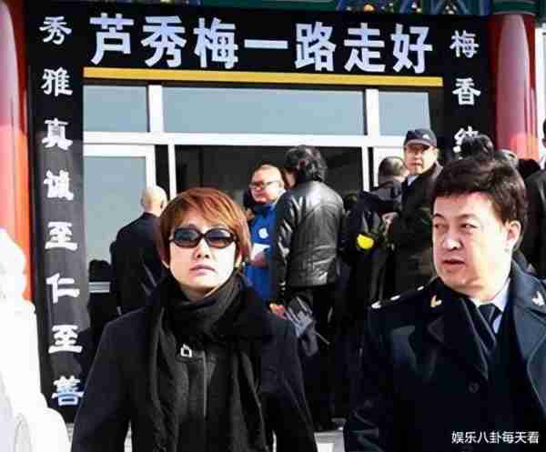 她因一首歌走红，多次上春晚，丈夫入狱后出场费5万降到2千，55岁病逝-第7张图片-九妖电影