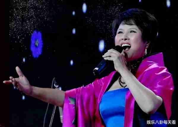 她因一首歌走红，多次上春晚，丈夫入狱后出场费5万降到2千，55岁病逝-第8张图片-九妖电影