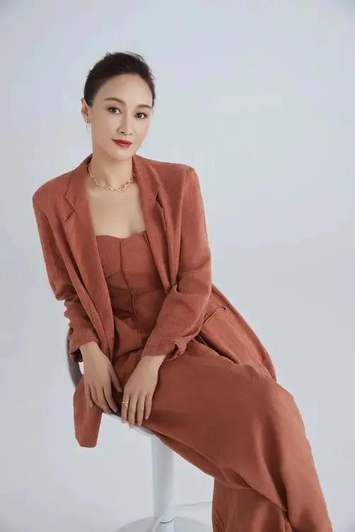 央视女主持赵子琪：曾让2个已婚男士为之痴迷，如今过得怎样了？-第3张图片-九妖电影
