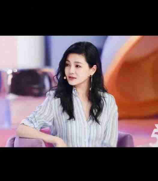 大S是吃了没文化的亏，脑子里坚信自己是女王！一手牌打得稀巴烂-第1张图片-九妖电影