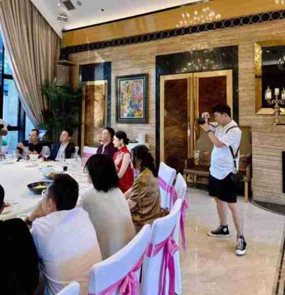 黄海波办婚礼8岁儿子罕露正脸！黄磊婚宴现场致词，赵宝刚也来了-第4张图片-九妖电影