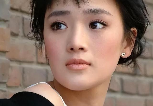 巩俐和替身合影:俩人长得几乎一模一样,这谁能分清她俩谁是谁?-第12张图片-九妖电影 巩俐和替身合影:俩人长得几乎一模一样,这谁能分清她俩谁是谁?-第12张图片-九妖电影