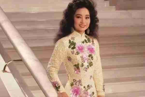 她宁可离婚也绝不更改中国籍，春晚曾为她破例，今74岁仍孤身一人-第5张图片-九妖电影