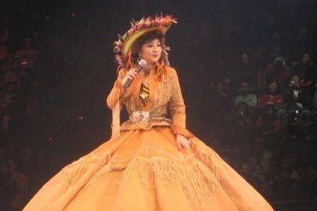 她宁可离婚也绝不更改中国籍，春晚曾为她破例，今74岁仍孤身一人-第12张图片-九妖电影
