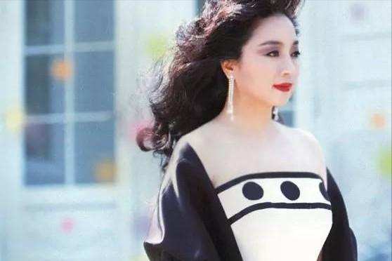 她宁可离婚也绝不更改中国籍，春晚曾为她破例，今74岁仍孤身一人-第14张图片-九妖电影