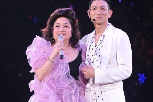 她宁可离婚也绝不更改中国籍，春晚曾为她破例，今74岁仍孤身一人-第21张图片-九妖电影