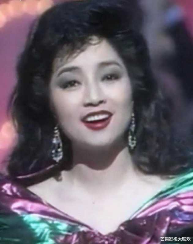 她宁愿离婚也不愿改变中国国籍，春晚为她破例，74岁仍单身-第4张图片-九妖电影