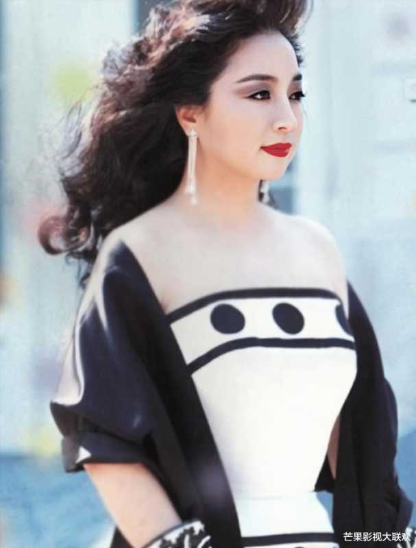 她宁愿离婚也不愿改变中国国籍，春晚为她破例，74岁仍单身-第14张图片-九妖电影