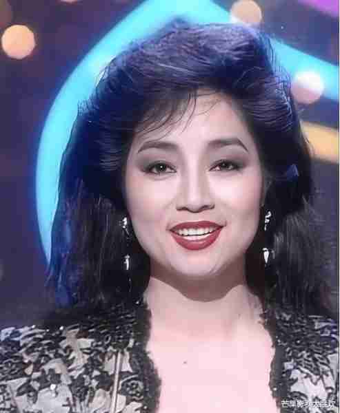 她宁愿离婚也不愿改变中国国籍，春晚为她破例，74岁仍单身-第38张图片-九妖电影