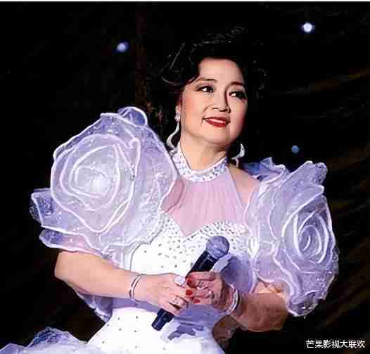她宁愿离婚也不愿改变中国国籍，春晚为她破例，74岁仍单身-第44张图片-九妖电影