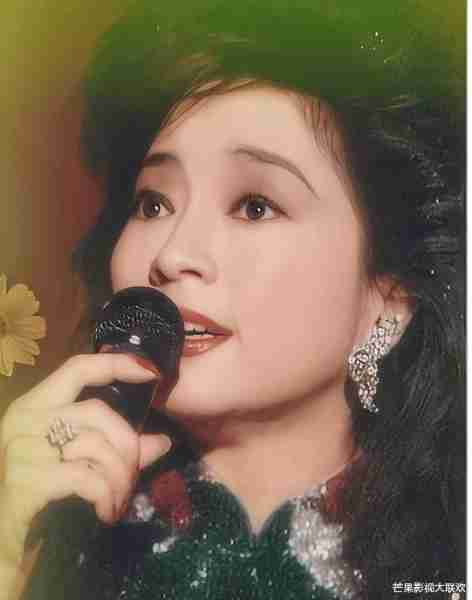 她宁愿离婚也不愿改变中国国籍，春晚为她破例，74岁仍单身-第42张图片-九妖电影