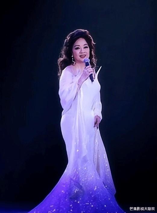 她宁愿离婚也不愿改变中国国籍，春晚为她破例，74岁仍单身-第45张图片-九妖电影