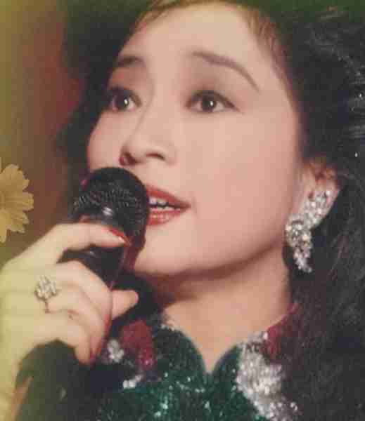 她宁愿离婚也不愿改变中国国籍，春晚为她破例，74岁仍单身_1-第13张图片-九妖电影