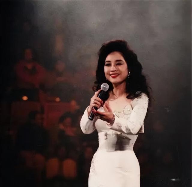 她宁愿离婚也不愿改变中国国籍，春晚为她破例，74岁仍单身_2-第9张图片-九妖电影