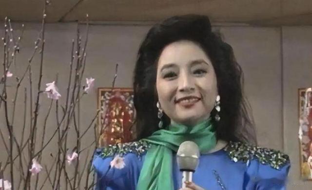 她宁愿离婚也不愿改变中国国籍，春晚为她破例，74岁仍单身_2-第19张图片-九妖电影