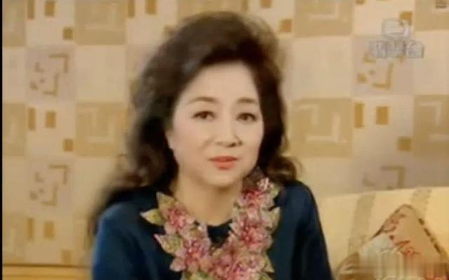 她宁愿离婚也不愿改变中国国籍，春晚为她破例，74岁仍单身_2-第18张图片-九妖电影