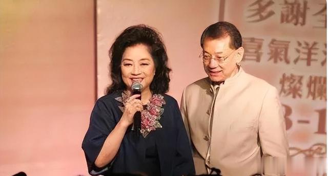她宁愿离婚也不愿改变中国国籍，春晚为她破例，74岁仍单身_2-第32张图片-九妖电影