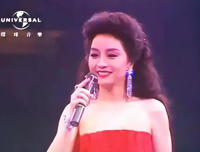 她宁愿离婚也不愿改变中国国籍，春晚为她破例，74岁仍单身_3-第15张图片-九妖电影
