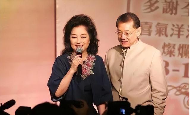 她宁愿离婚也不愿改变中国国籍，春晚为她破例，74岁仍单身_3-第26张图片-九妖电影