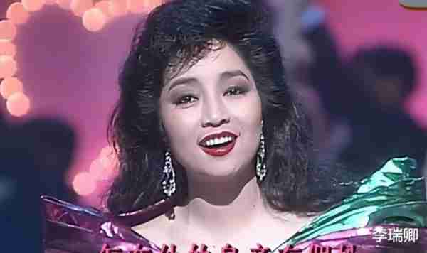 她宁愿离婚也不愿改变中国国籍，春晚为她破例，74岁仍单身_4-第5张图片-九妖电影
