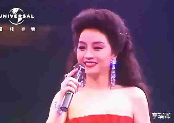 她宁愿离婚也不愿改变中国国籍，春晚为她破例，74岁仍单身_4-第12张图片-九妖电影