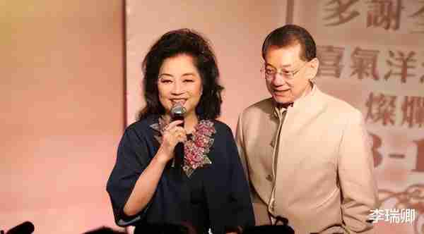 她宁愿离婚也不愿改变中国国籍，春晚为她破例，74岁仍单身_4-第15张图片-九妖电影