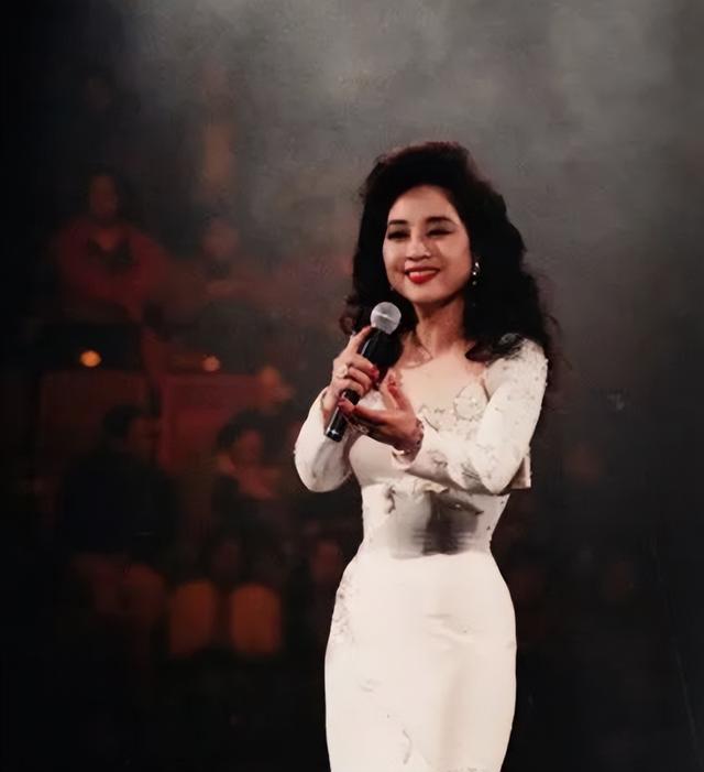 她宁愿离婚也不愿改变中国国籍,春晚为她破例,75岁仍单身-第20张图片-九妖电影 她宁愿离婚也不愿改变中国国籍,春晚为她破例,75岁仍单身-第20张图片-九妖电影
