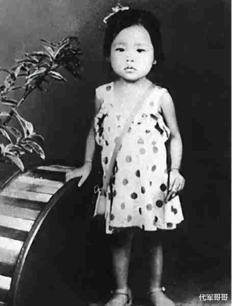 她宁愿离婚也不愿改变中国国籍，春晚为她破例，如今74岁仍单身-第5张图片-九妖电影