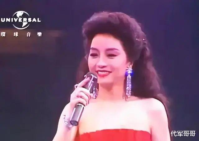 她宁愿离婚也不愿改变中国国籍，春晚为她破例，如今74岁仍单身-第22张图片-九妖电影