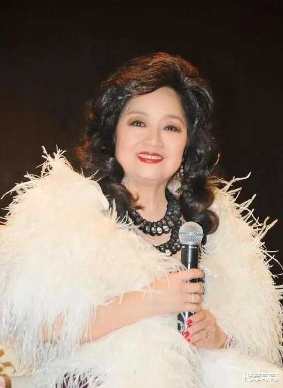 她宁愿离婚也不愿改变中国国籍，春晚为她破例，如今74岁仍单身-第33张图片-九妖电影