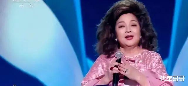 她宁愿离婚也不愿改变中国国籍，春晚为她破例，如今74岁仍单身-第43张图片-九妖电影