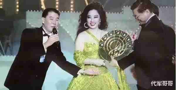 她宁愿离婚也不愿改变中国国籍，春晚为她破例，如今74岁仍单身-第47张图片-九妖电影