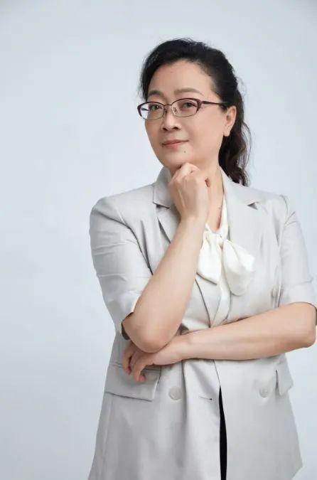 她导演的没有主持人和主舞台的春晚，赢麻了-第1张图片-九妖电影