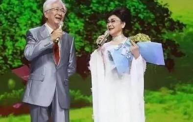 她早就不是中国籍了？屡次登上春晚走红，当初嫁给洋老公遭嫌弃_2-第19张图片-九妖电影