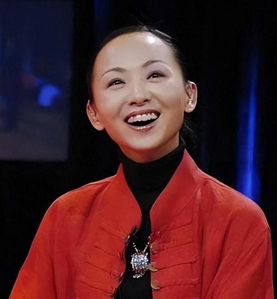 她春晚一舞倾城，身患聋哑的“千手观音”，不嫁豪门嫁爱情-第5张图片-九妖电影