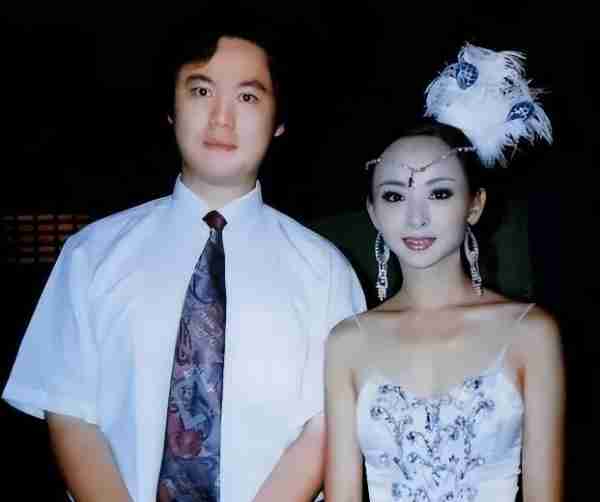 她春晚一舞倾城，身患聋哑的“千手观音”，不嫁豪门嫁爱情-第14张图片-九妖电影