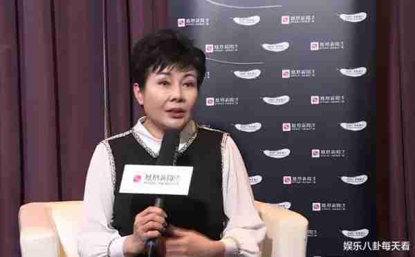 她是“中国第一主持人”，连登3届春晚，成名后遭领导排挤，64岁没谈过恋爱-第7张图片-九妖电影