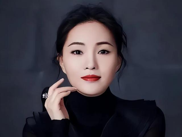 她是中国第一位博士级歌唱家，13次被邀上春晚，丈夫身份不一般-第11张图片-九妖电影