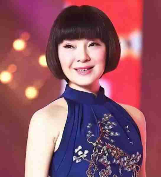 她是国家一级演员，凭春晚一曲爆红！卷走丈夫12亿，终自食恶果-第5张图片-九妖电影