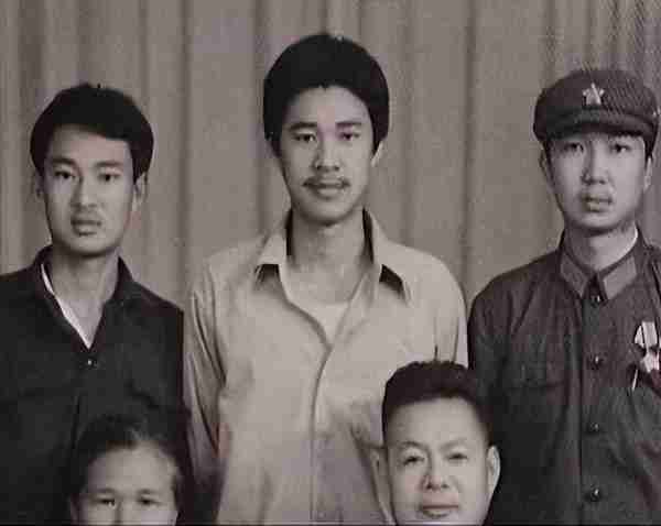 张丰毅:泪目,一路好走!与子反目为继女买豪车,答案终浮出水面-第7张图片-九妖电影 张丰毅:泪目,一路好走!与子反目为继女买豪车,答案终浮出水面-第7张图片-九妖电影