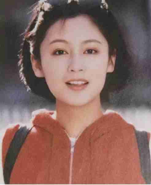 她是国家一级演员，春晚一曲爆红！竟转走丈夫12亿，如今销声匿迹-第3张图片-九妖电影