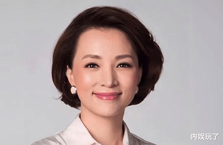 她是央视力捧的主持人，上春晚被质疑，大红后却被打回原形-第1张图片-九妖电影