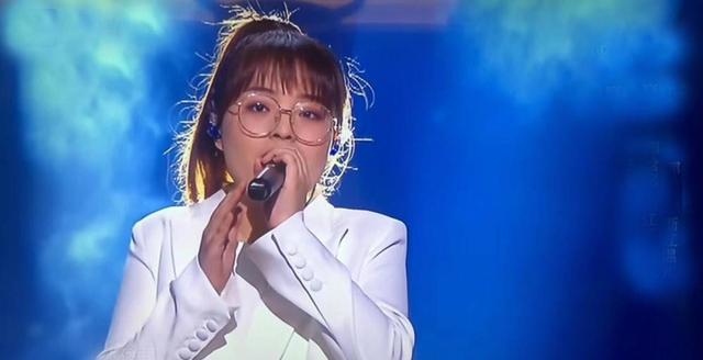 她是好声音最惨冠军，夺冠一个月后无人问津，如今判若两人-第3张图片-九妖电影