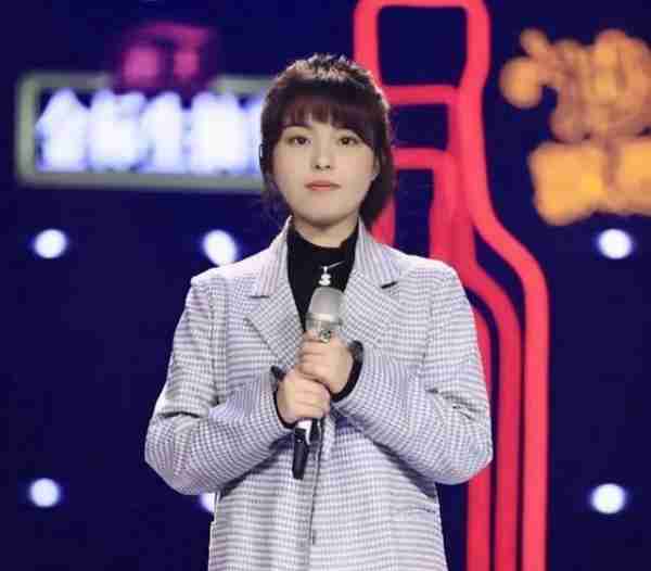 她是好声音最惨冠军，夺冠一个月后无人问津，如今判若两人-第5张图片-九妖电影