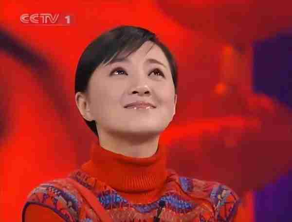 她是春晚最美女演员，曾与冯巩合作5次上春晚，今45岁依旧单身-第1张图片-九妖电影