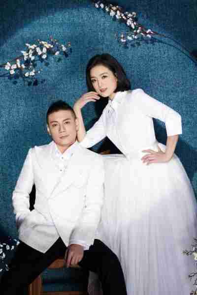 她是知名歌手，连登春晚7次，38岁“抛弃”富豪，二婚小8岁老公，如今怎样了？-第6张图片-九妖电影