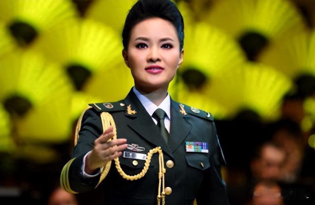 她是第一位博士级歌唱家，12次荣登春晚，丈夫身价不菲也是博士_2-第7张图片-九妖电影