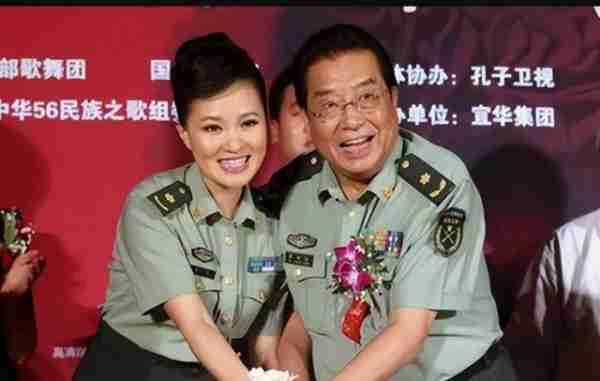 她是第一位博士级歌唱家，12次荣登春晚，丈夫身价不菲也是博士_3-第8张图片-九妖电影