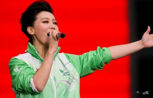 她是著名歌唱家，12次登上春晚，嫁科学家老公，37岁生双胞胎-第3张图片-九妖电影