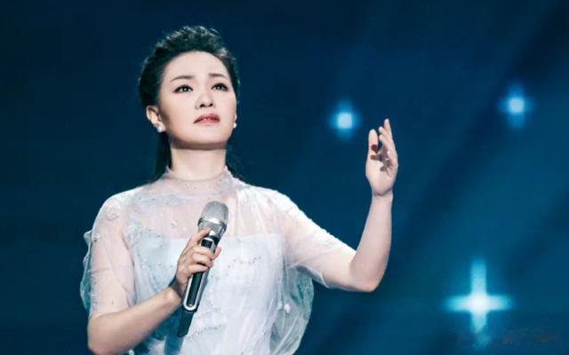 她是首位博士级歌唱家，12次荣登春晚，丈夫的身份更是深藏不露-第8张图片-九妖电影